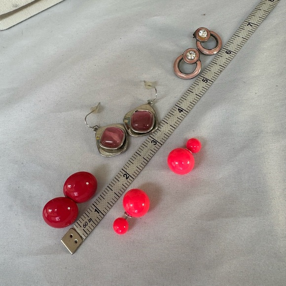 Four pair pink vibe earrings - Picture 2 of 7